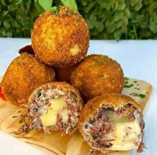 Bolinho de Carne Seca: Uma Delícia Saborosa e Crocante